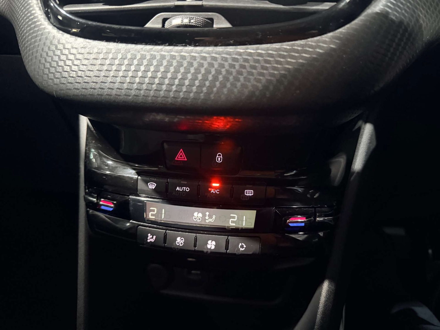 Used Peugeot 208 2018 for sale - 77836383: Photo 15