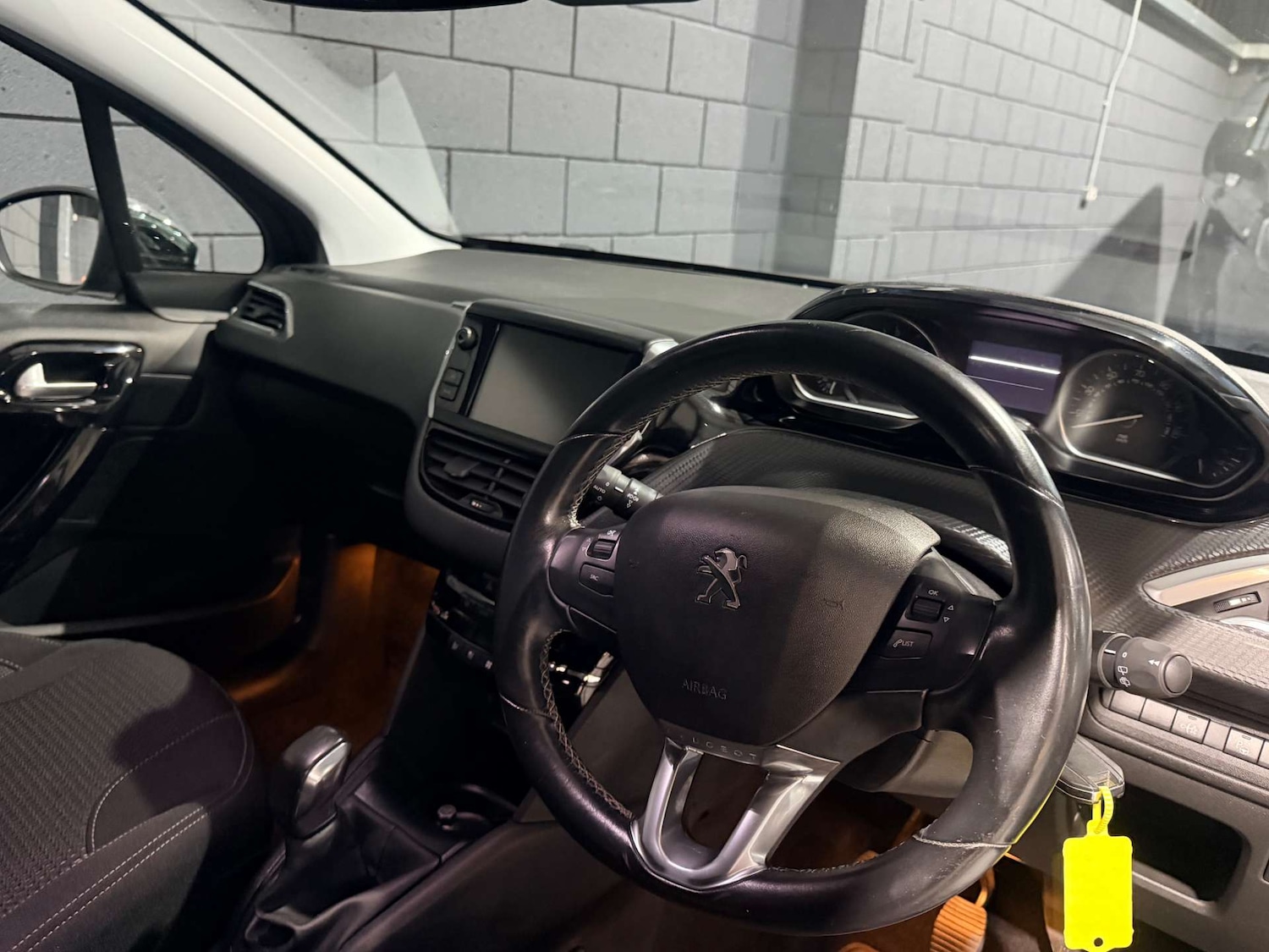 Used Peugeot 208 2018 for sale - 77836383: Photo 32