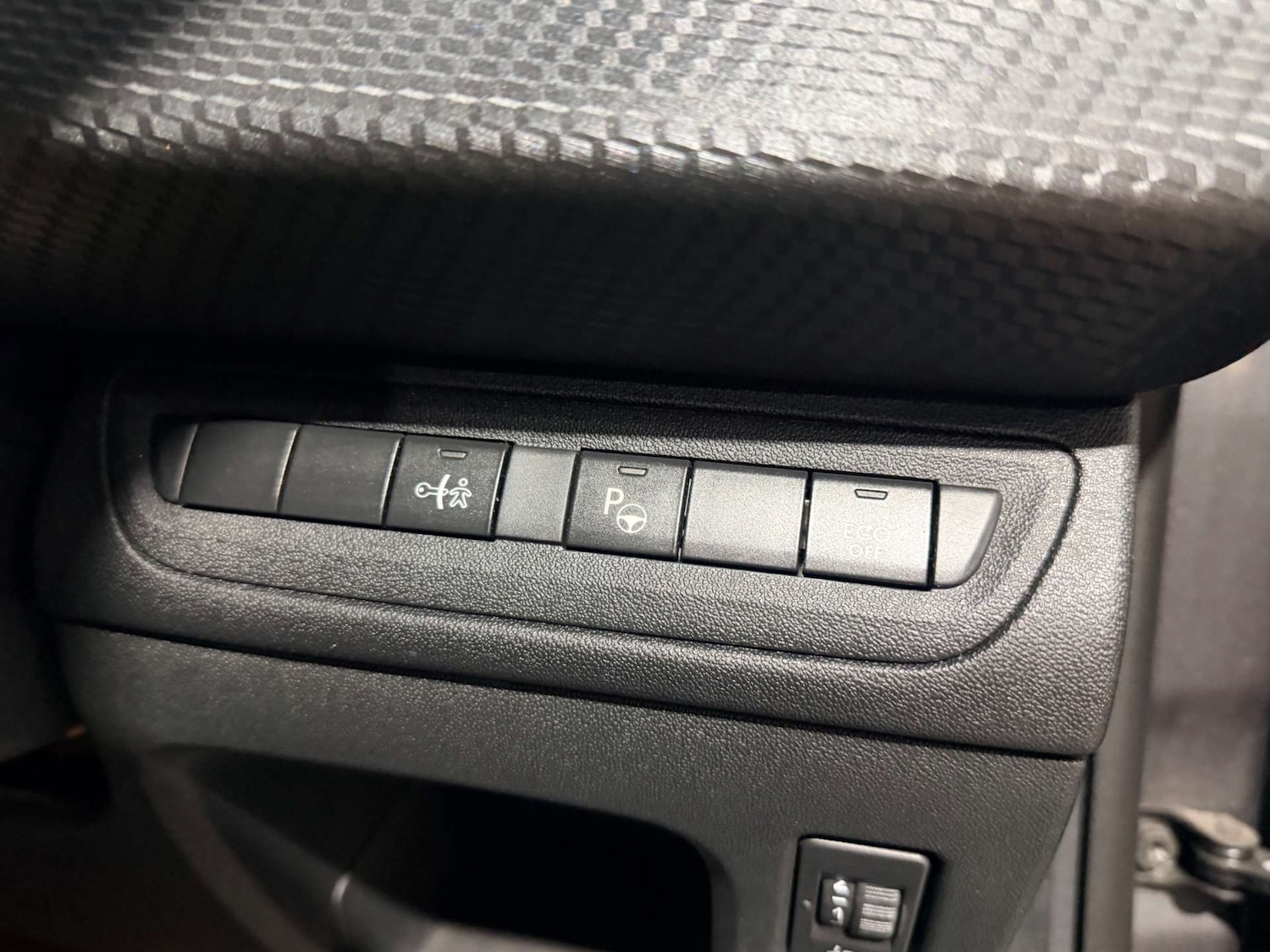 Used Peugeot 208 2018 for sale - 77836383: Photo 33