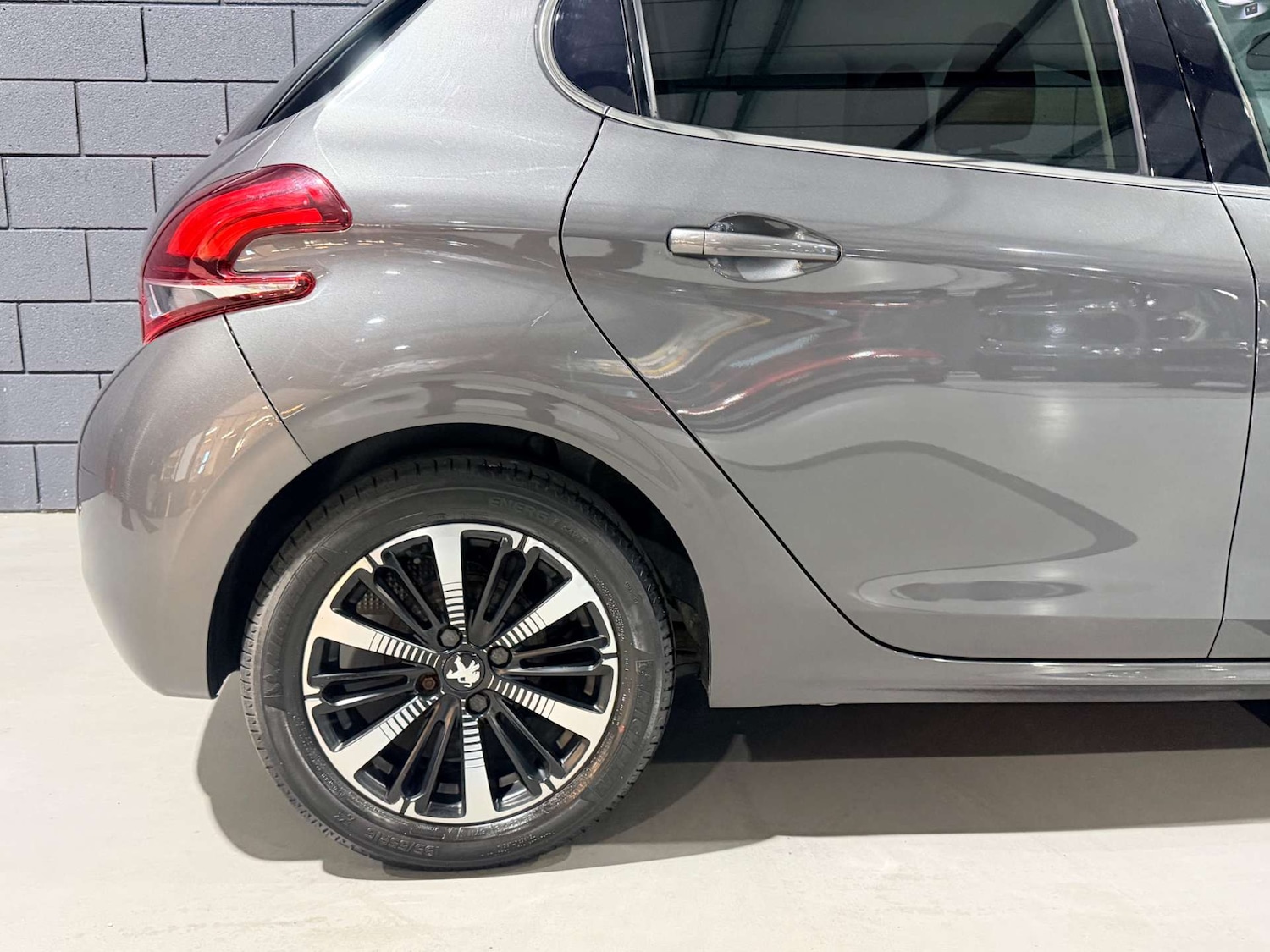 Used Peugeot 208 2018 for sale - 77836383: Photo 38