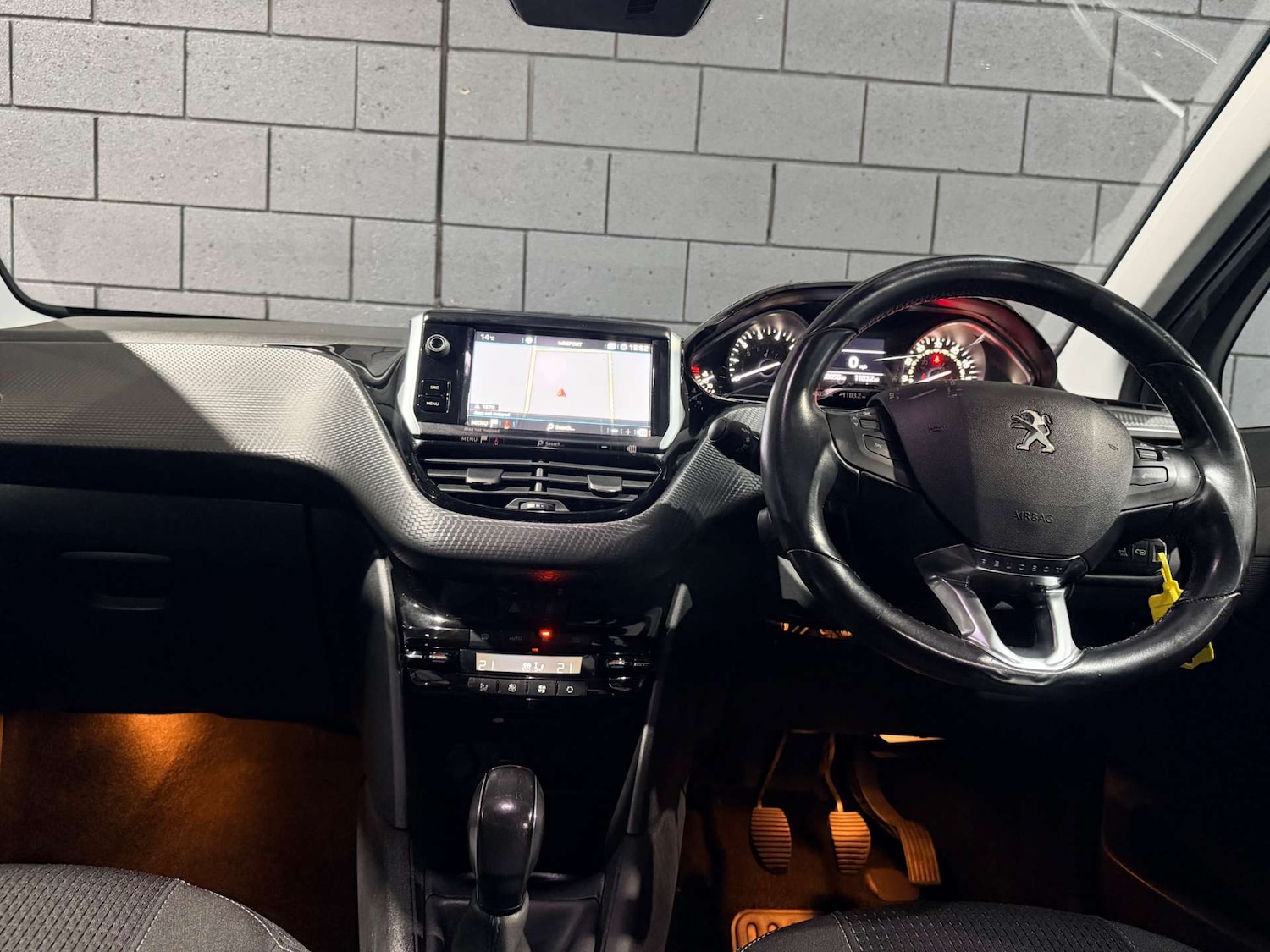 Used Peugeot 208 2018 for sale - 77836383: Photo 6