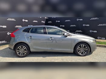 Used Volvo V40 2018 for sale - 79620983: Photo