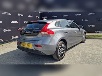 Used Volvo V40 2018 for sale - 79620983: Photo
