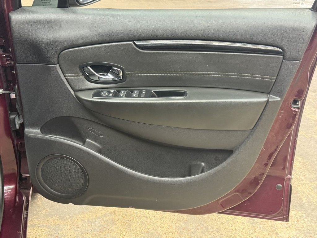 Used Renault Scenic 2015 for sale - 76395683: Photo 17