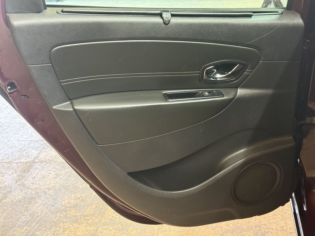 Used Renault Scenic 2015 for sale - 76395683: Photo 21