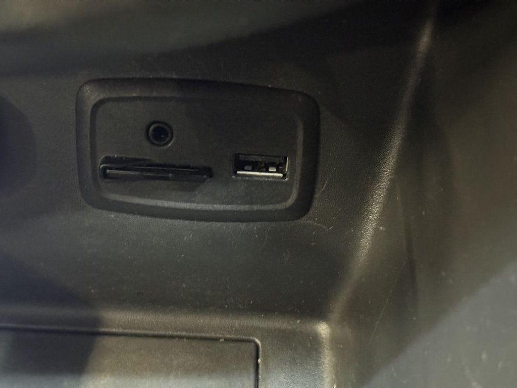 Used Renault Clio 2017 for sale - 76851050: Photo 32