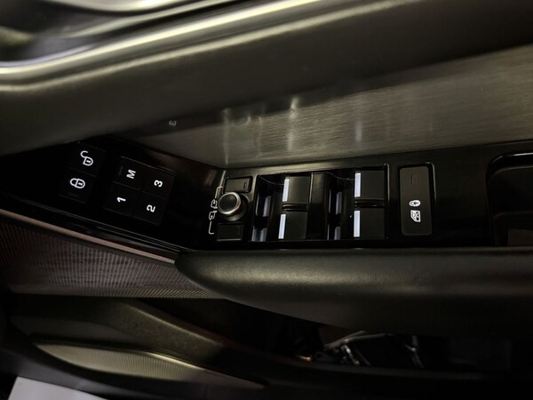Used Land Rover Range Rover Velar 2018 for sale - 74830575: Photo 46