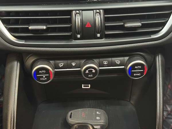 Used Alfa Romeo Giulia 2018 for sale - 76147661: Photo 26