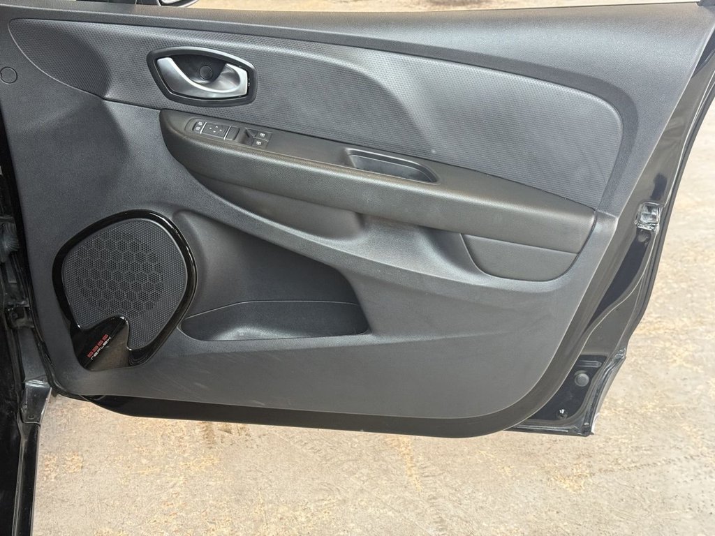 Used Renault Clio 2018 for sale - 76154552: Photo 16