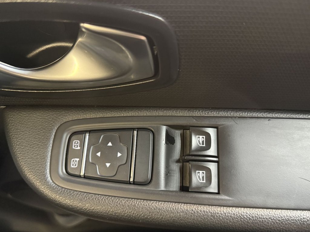 Used Renault Clio 2018 for sale - 76154552: Photo 36