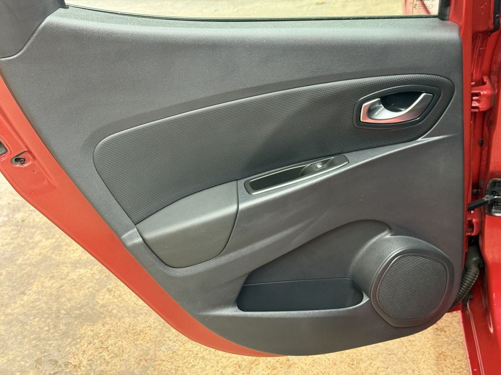 Used Renault Clio 2017 for sale - 76147874: Photo 25