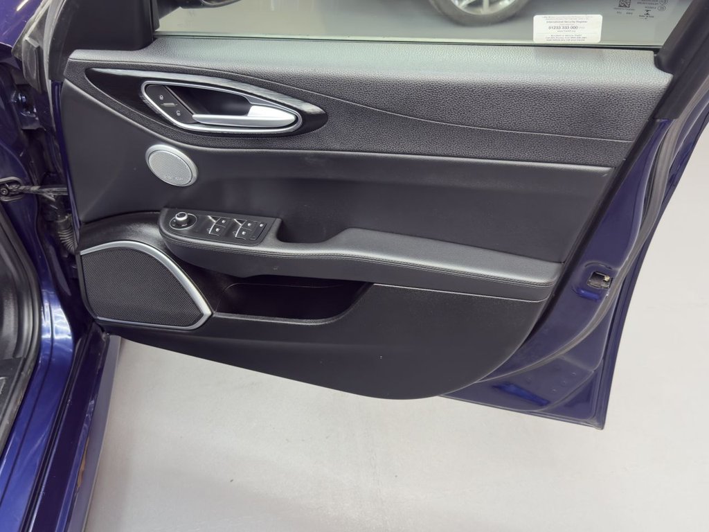 Used Alfa Romeo Giulia 2017 for sale - 76751335: Photo 27