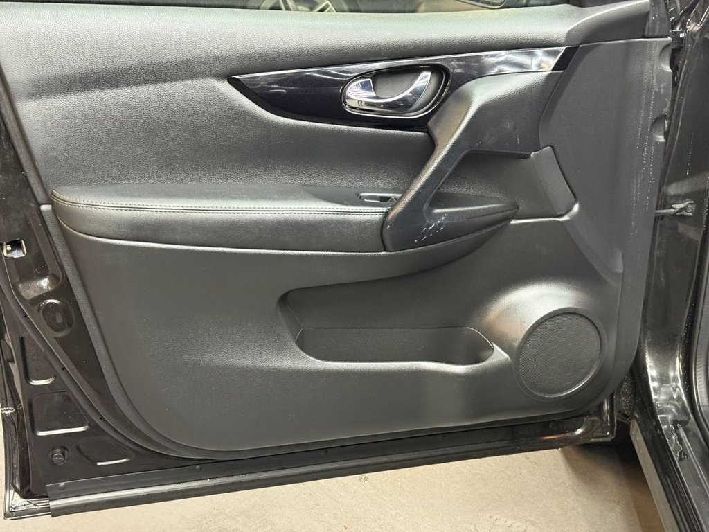 Used Nissan Qashqai 2015 for sale - 76851031: Photo 22