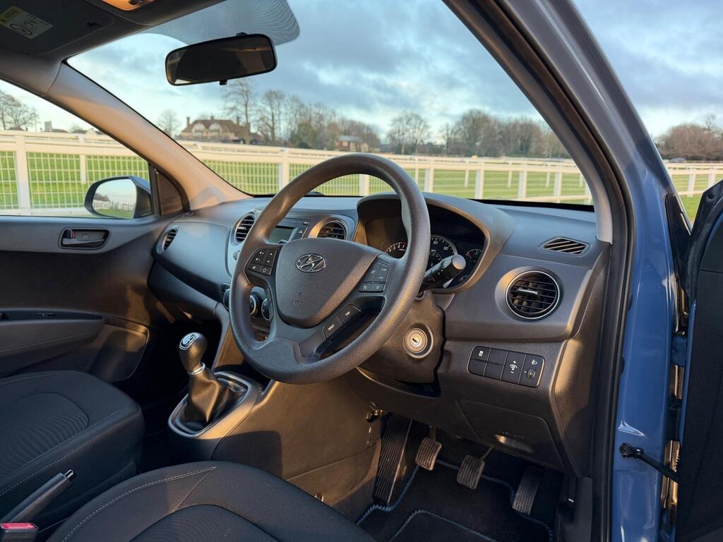 Used Hyundai i10 2017 for sale - 77221073: Photo 24