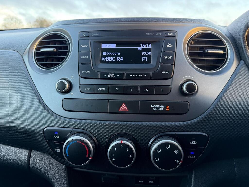 Used Hyundai i10 2017 for sale - 77221073: Photo 29