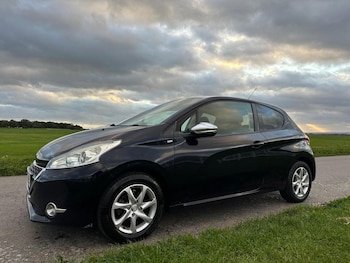 Used Peugeot 208 2014 for sale - 76185913: Photo 2