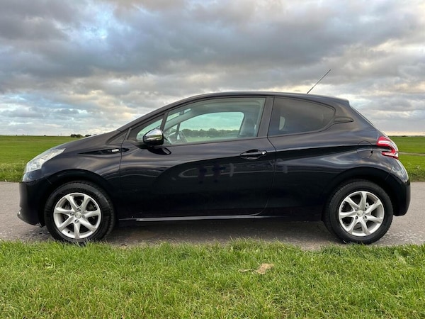 Used Peugeot 208 2014 for sale - 76185913: Photo 3