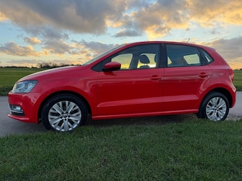 Used Volkswagen Polo 2014 for sale - 76940510: Photo