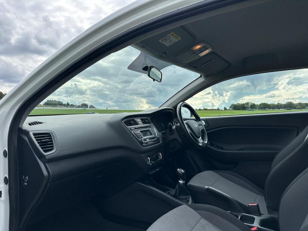 Used Hyundai i20 2015 for sale - 76171350: Photo 14