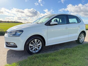 Used Volkswagen Polo 2015 for sale - 76471319: Photo