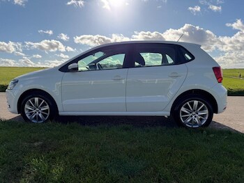 Used Volkswagen Polo 2015 for sale - 76471319: Photo