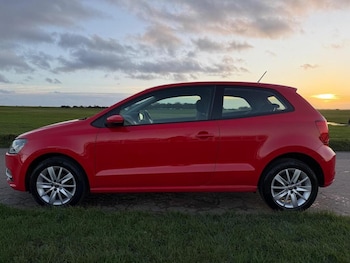 Used Volkswagen Polo 2015 for sale - 76864219: Photo
