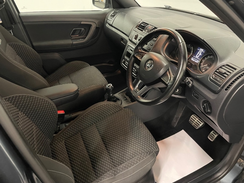 Used Skoda Fabia 2014 for sale - 76945709: Photo 2