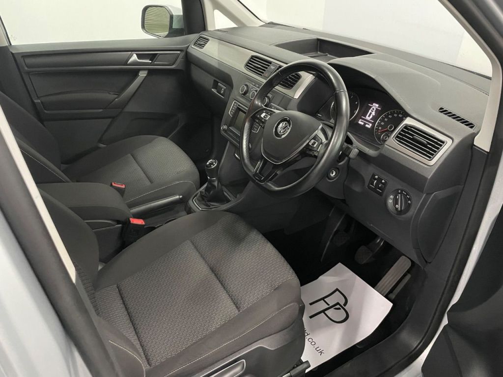 Used Volkswagen Caddy Maxi Life 2017 for sale - 77408761: Photo 2