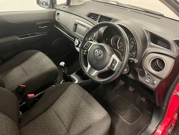 Used Toyota Yaris 2013 for sale - 79480776: Photo