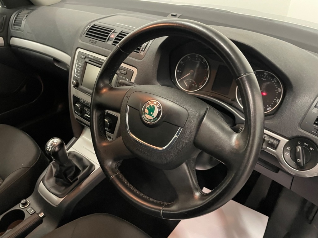 Used Skoda Octavia 2010 for sale - 76945707: Photo 12