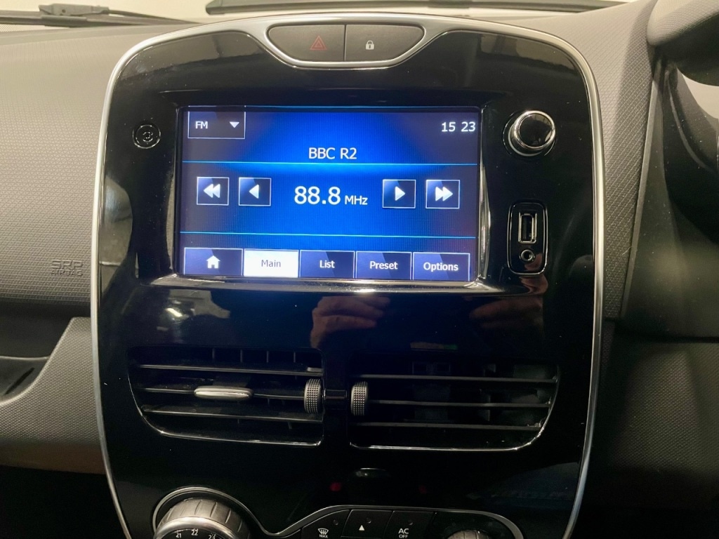 Used Renault Clio 2015 for sale - 76972880: Photo 14