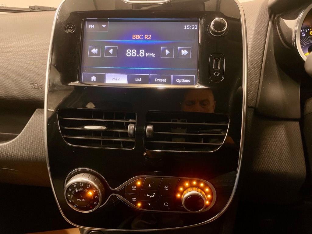 Used Renault Clio 2015 for sale - 76972880: Photo 15