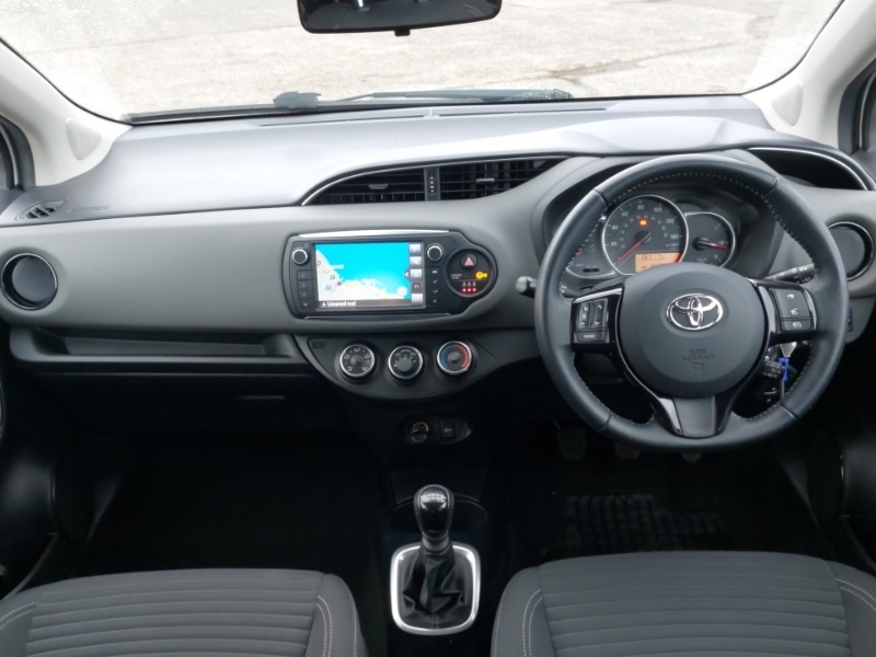 Used Toyota Yaris 2017 for sale - 77395458: Photo 2