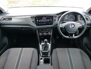 Used Volkswagen T-Roc 2020 for sale - 77047065: Photo