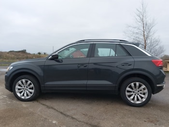 Used Volkswagen T-Roc 2020 for sale - 77047065: Photo
