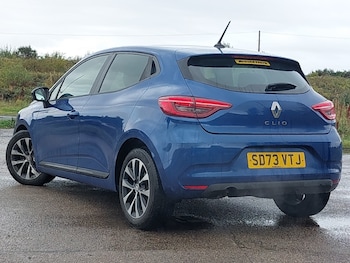 Used Renault Clio 2023 for sale - 76932438: Photo