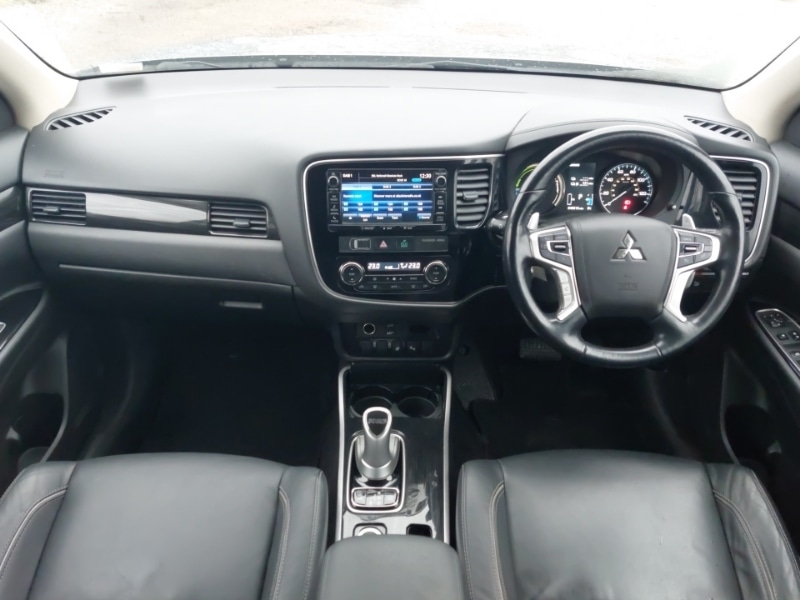 Used Mitsubishi Outlander 2017 for sale - 76855603: Photo 2