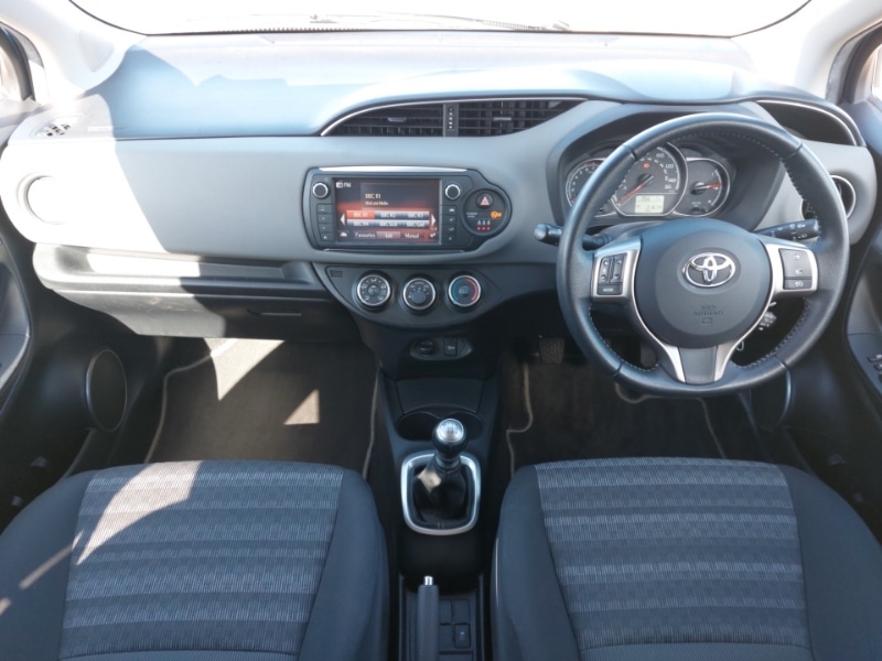 Used Toyota Yaris 2017 for sale - 77062669: Photo 2