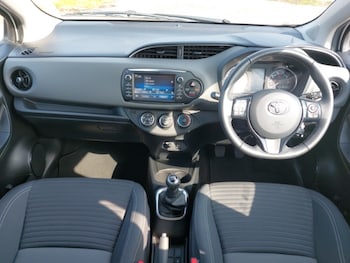 Used Toyota Yaris 2020 for sale - 75595363: Photo