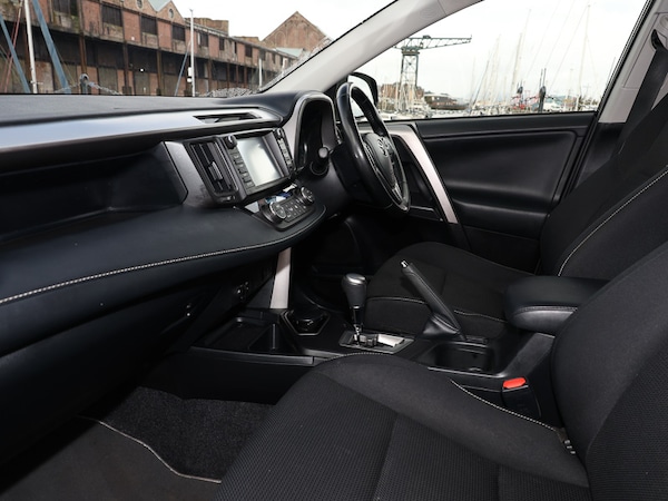 Used Toyota RAV4 2018 for sale - 76233691: Photo 2