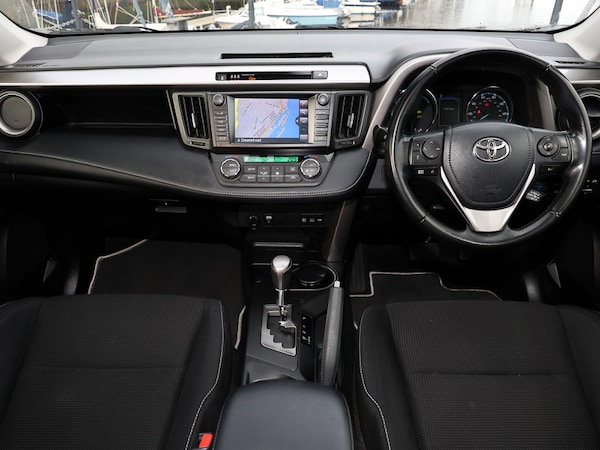 Used Toyota RAV4 2018 for sale - 76233691: Photo 4