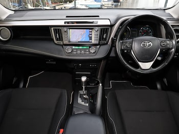 Used Toyota RAV4 2018 for sale - 76233691: Photo 4
