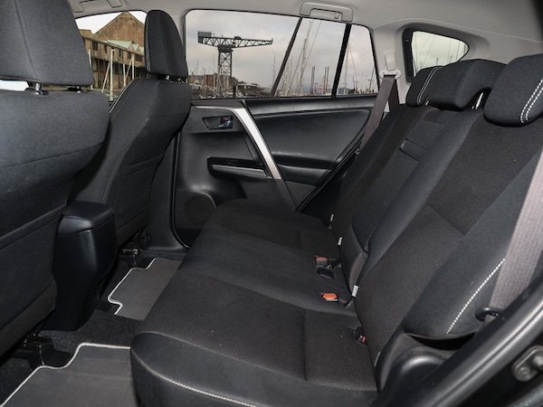 Used Toyota RAV4 2018 for sale - 76233691: Photo 6