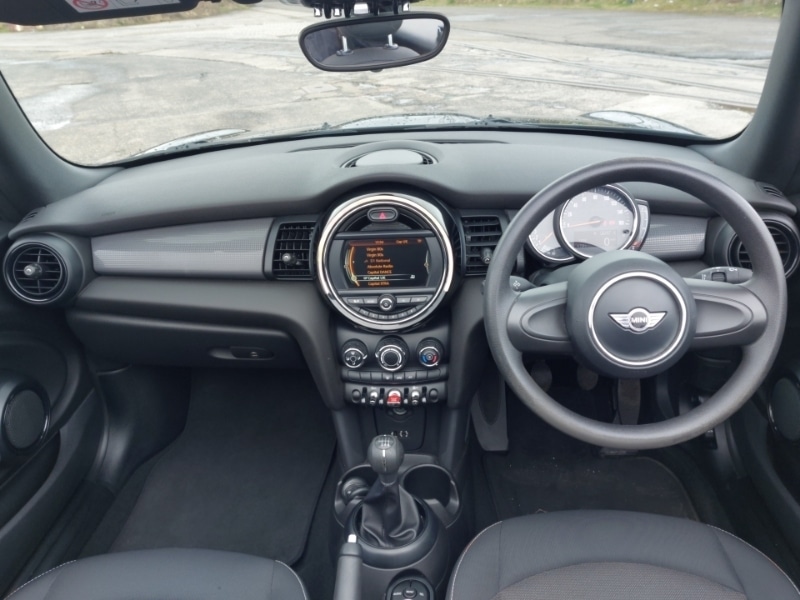 Used MINI Convertible 2018 for sale - 77846977: Photo 2