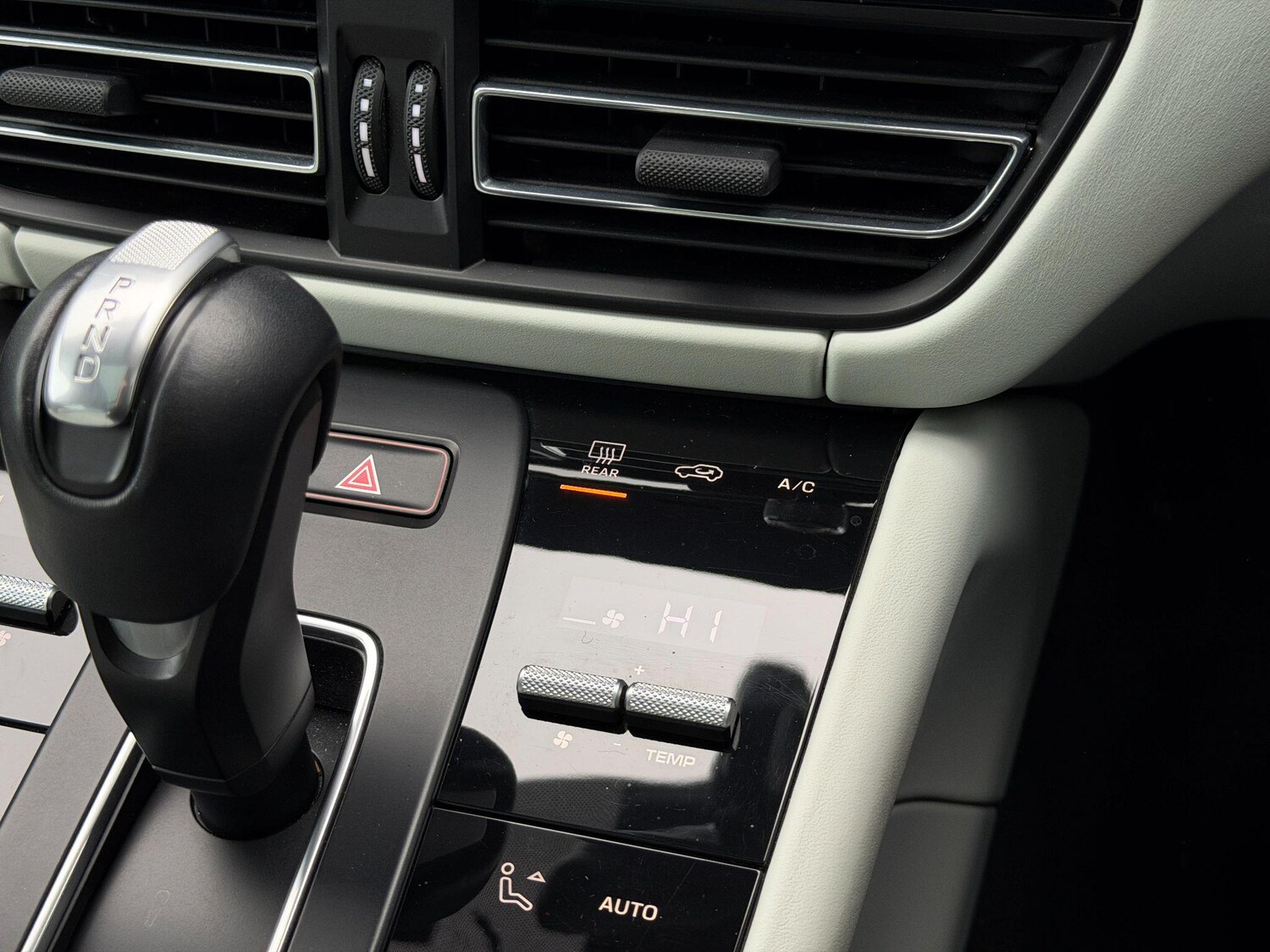 Used Porsche Macan for sale - 77468860: Photo 46