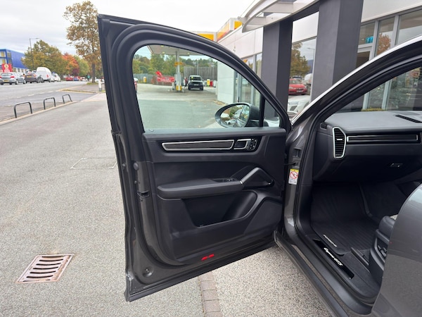 Used Porsche Cayenne 2023 for sale - 76200691: Photo 59