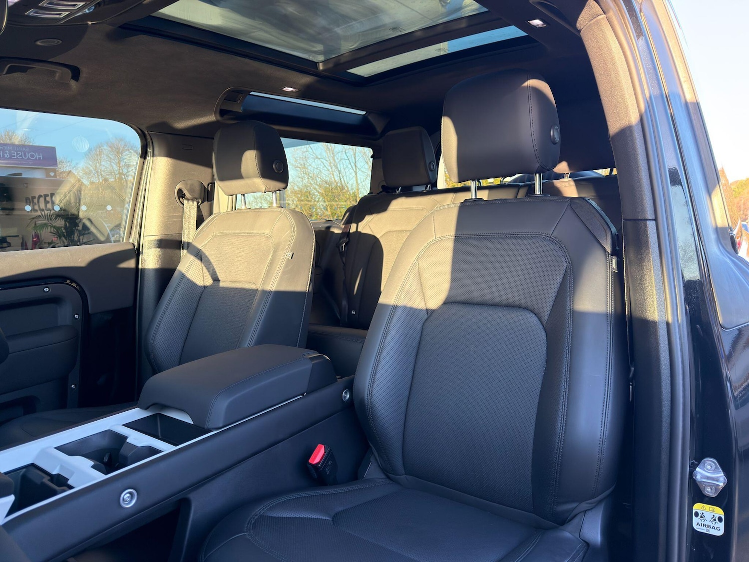 Used Land Rover Defender 90 2024 for sale - 77074041: Photo 18