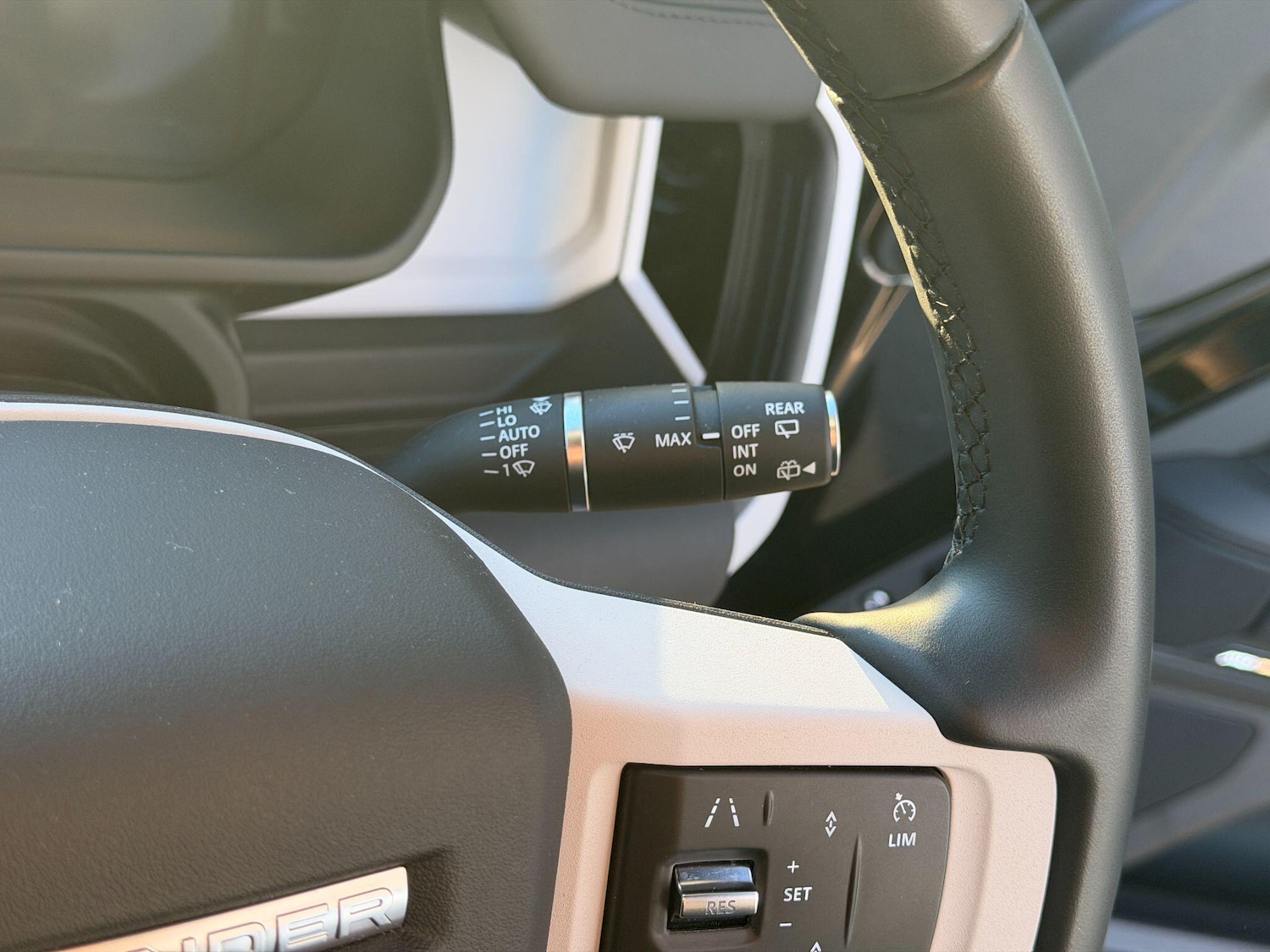 Used Land Rover Defender 90 2024 for sale - 77074041: Photo 25