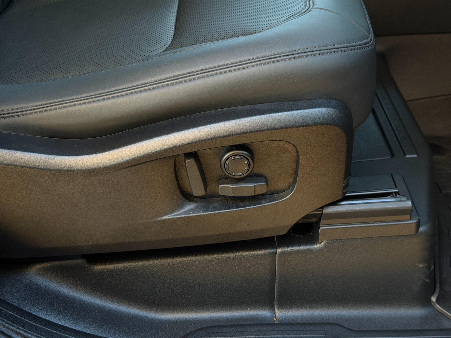 Used Land Rover Defender 90 2024 for sale - 77074041: Photo 29