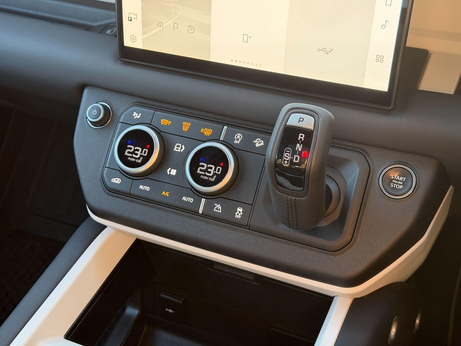 Used Land Rover Defender 90 2024 for sale - 77074041: Photo 32